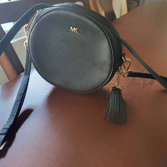 Michael Kors Pebble Leather Canteen Crossbody in Black - Picture 1 of 3